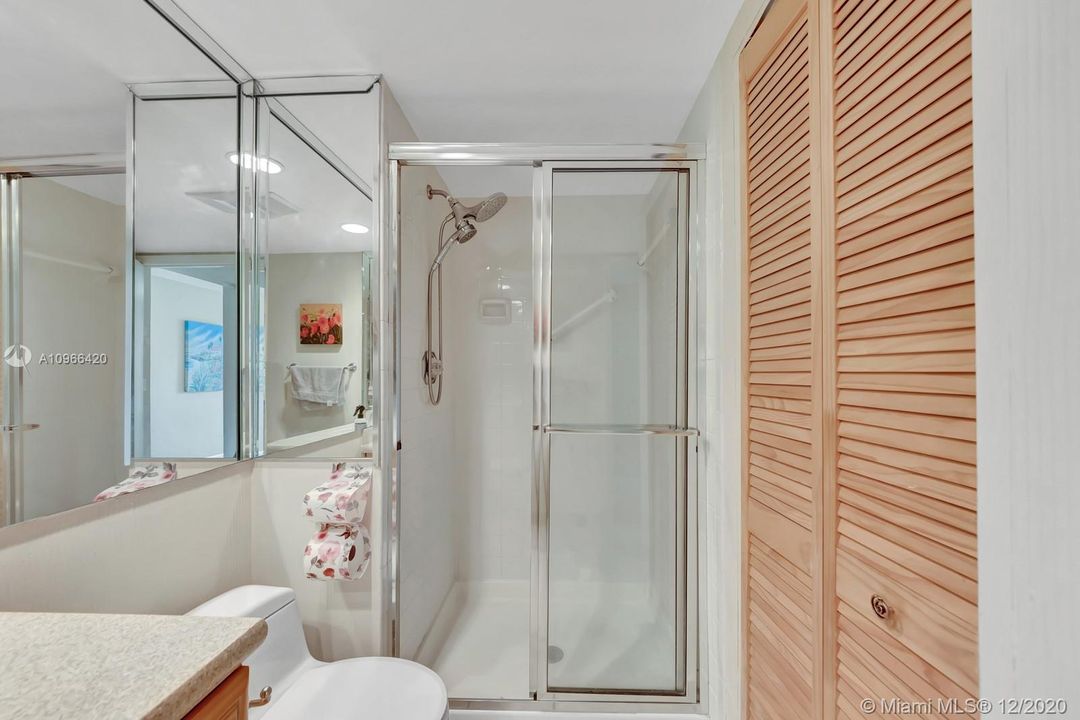 Vendido Recientemente: $219,900 (3 camas, 2 baños, 1411 Pies cuadrados)