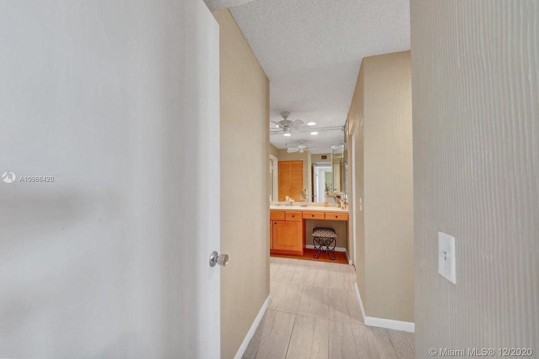 Vendido Recientemente: $219,900 (3 camas, 2 baños, 1411 Pies cuadrados)
