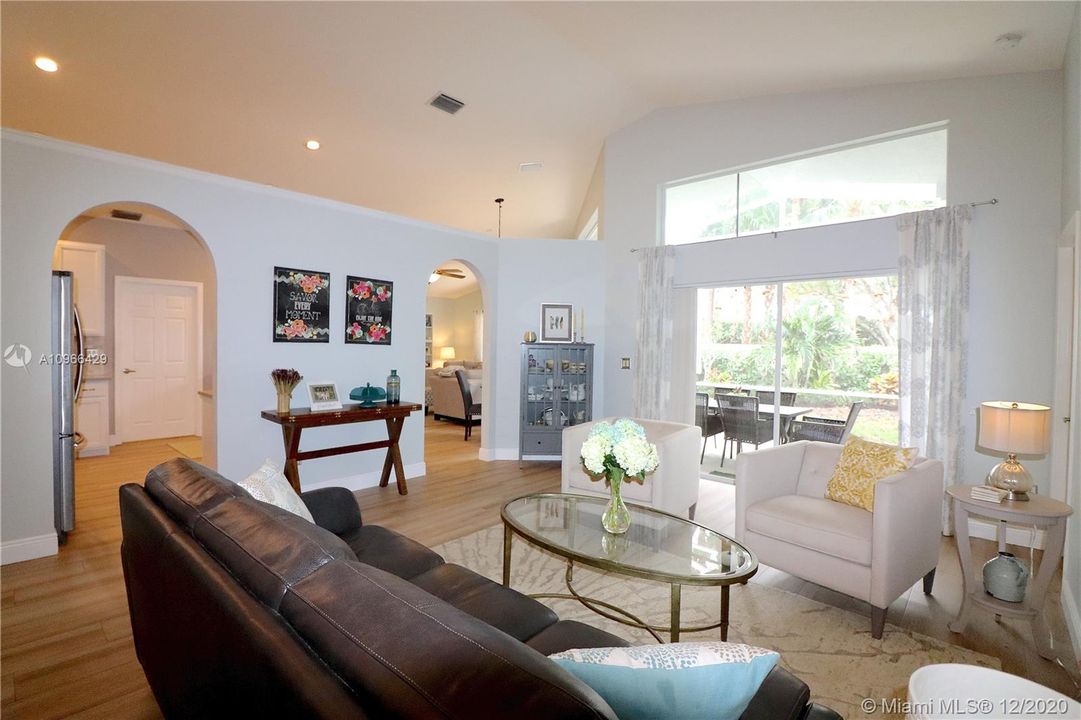 Vendido Recientemente: $539,000 (4 camas, 2 baños, 2028 Pies cuadrados)