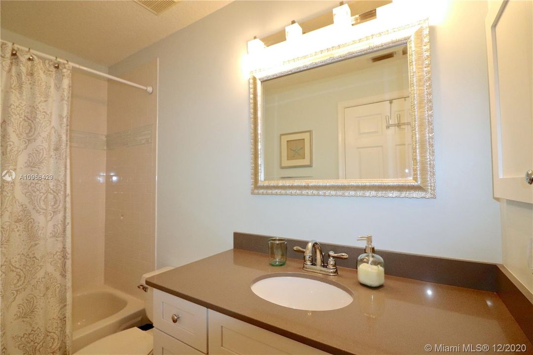 Vendido Recientemente: $539,000 (4 camas, 2 baños, 2028 Pies cuadrados)