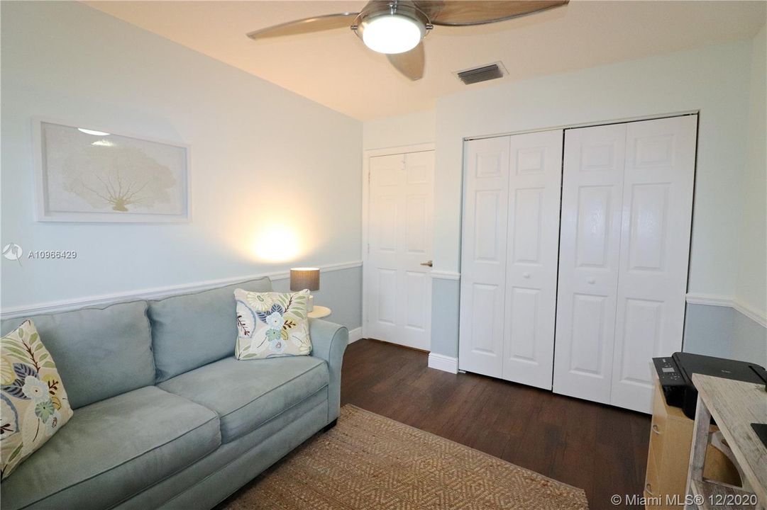 Vendido Recientemente: $539,000 (4 camas, 2 baños, 2028 Pies cuadrados)