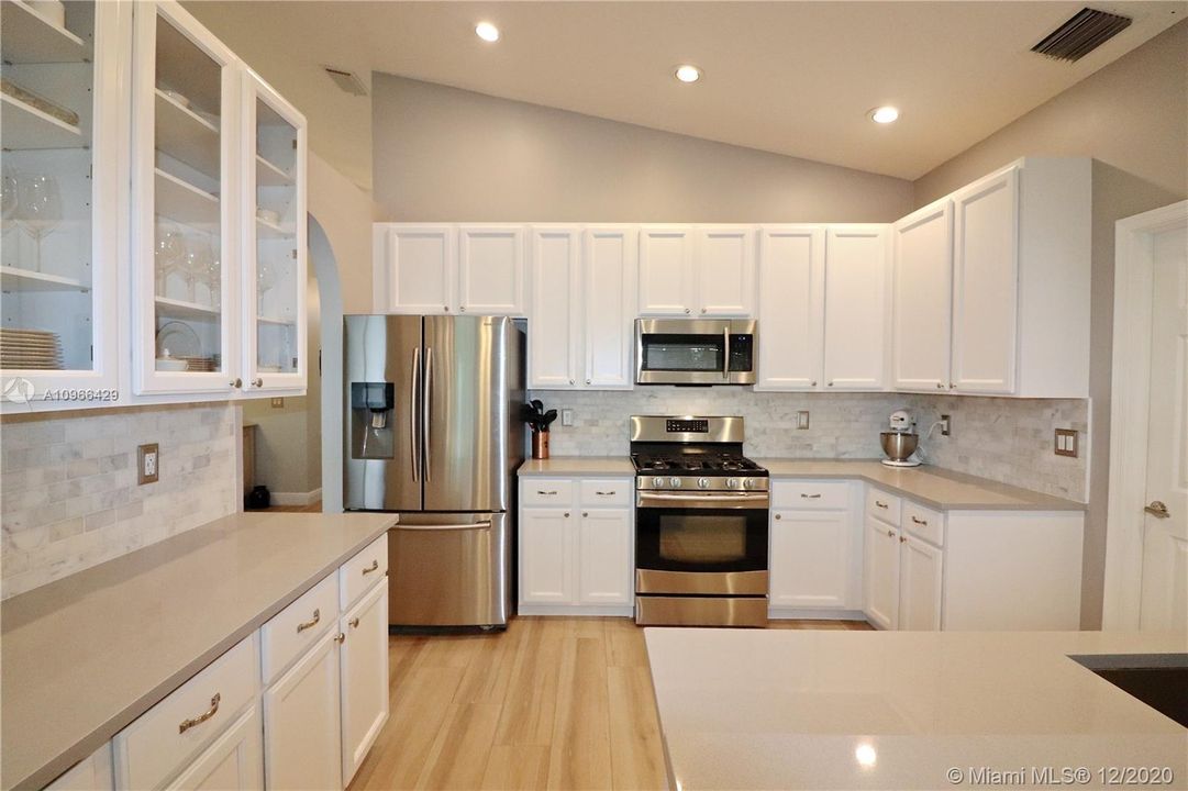 Vendido Recientemente: $539,000 (4 camas, 2 baños, 2028 Pies cuadrados)
