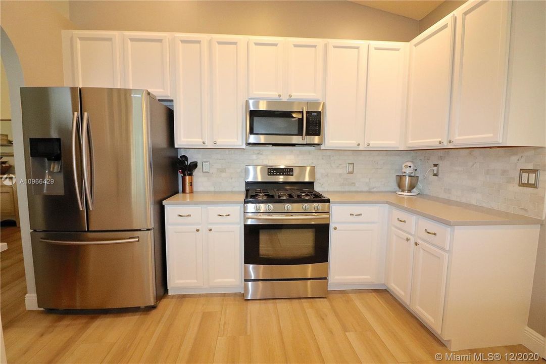 Vendido Recientemente: $539,000 (4 camas, 2 baños, 2028 Pies cuadrados)