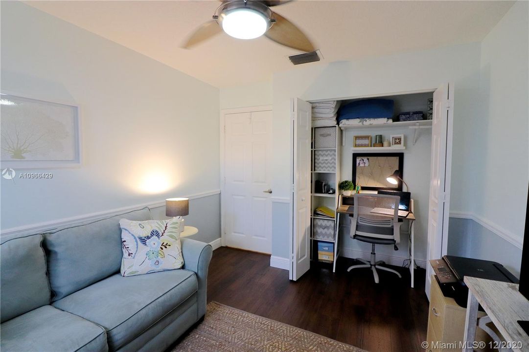 Vendido Recientemente: $539,000 (4 camas, 2 baños, 2028 Pies cuadrados)