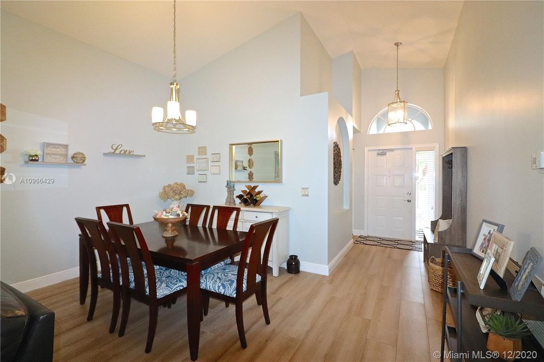 Vendido Recientemente: $539,000 (4 camas, 2 baños, 2028 Pies cuadrados)