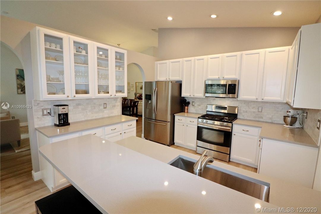 Vendido Recientemente: $539,000 (4 camas, 2 baños, 2028 Pies cuadrados)