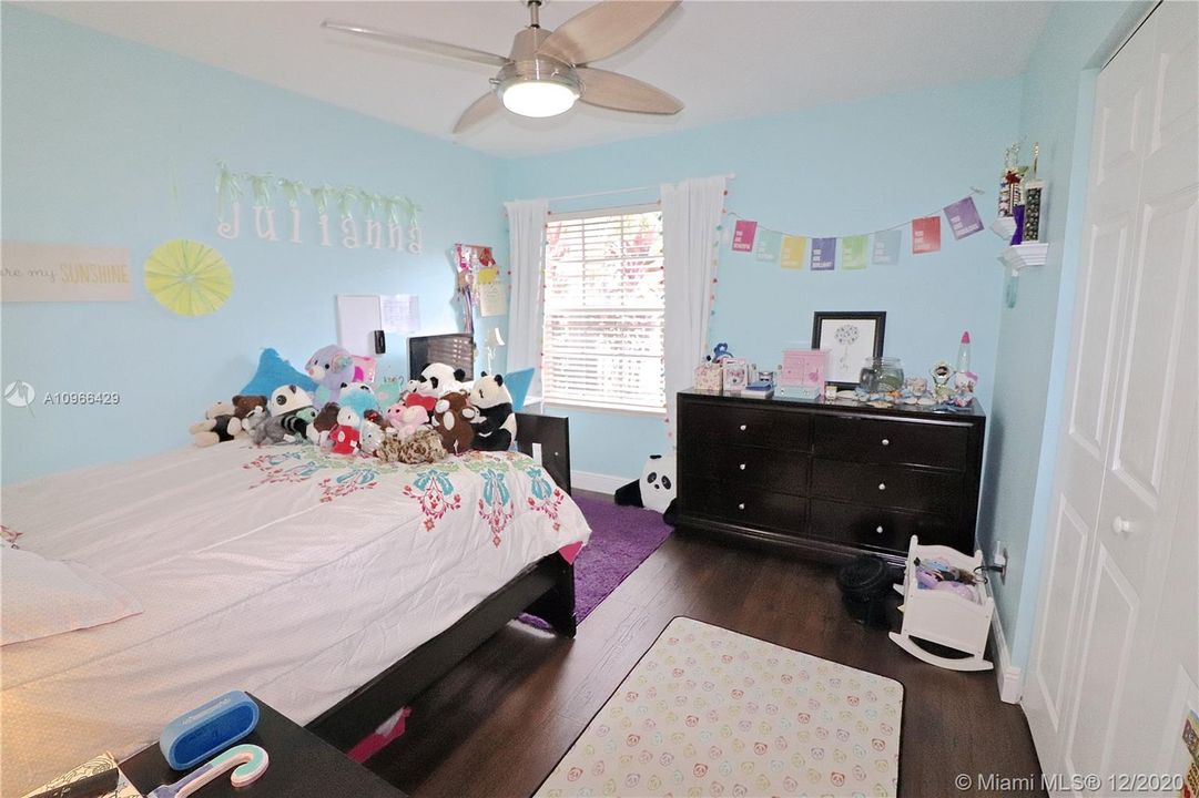 Vendido Recientemente: $539,000 (4 camas, 2 baños, 2028 Pies cuadrados)