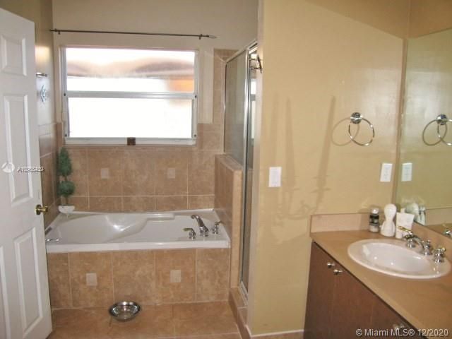 Recently Rented: $2,350 (3 beds, 2 baths, 1462 Square Feet)