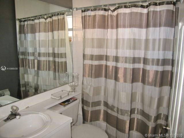 Recently Rented: $2,350 (3 beds, 2 baths, 1462 Square Feet)
