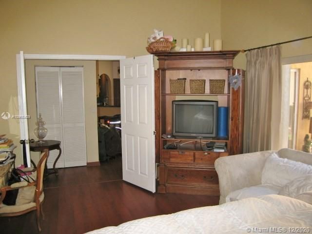Recently Rented: $2,350 (3 beds, 2 baths, 1462 Square Feet)