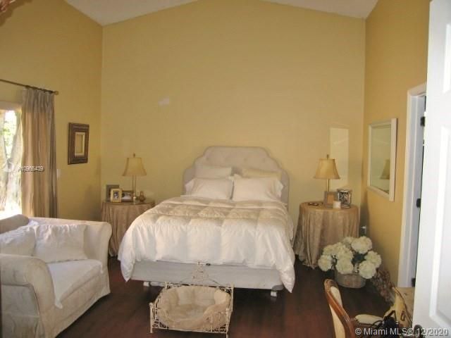 Recently Rented: $2,350 (3 beds, 2 baths, 1462 Square Feet)