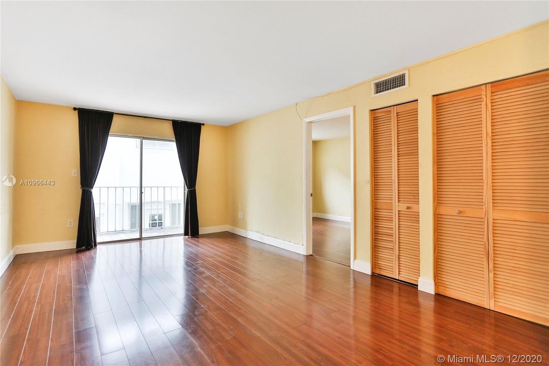 Recently Sold: $210,000 (1 beds, 1 baths, 656 Square Feet)