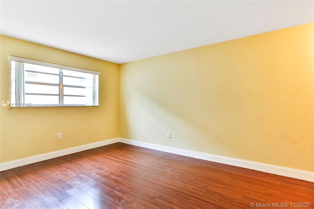 Recently Sold: $210,000 (1 beds, 1 baths, 656 Square Feet)