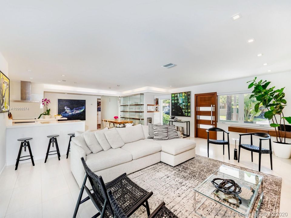 Recently Sold: $2,495,000 (5 beds, 3 baths, 2168 Square Feet)