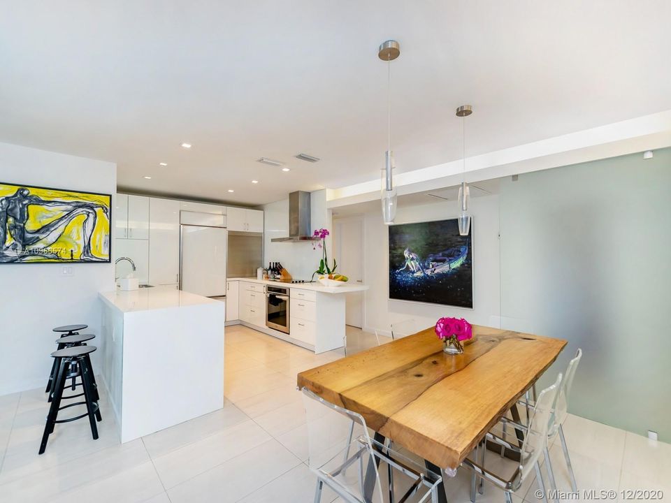 Recently Sold: $2,495,000 (5 beds, 3 baths, 2168 Square Feet)