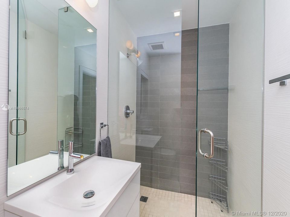 Recently Sold: $2,495,000 (5 beds, 3 baths, 2168 Square Feet)