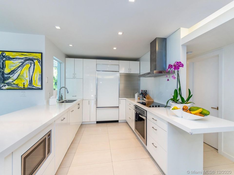 Recently Sold: $2,495,000 (5 beds, 3 baths, 2168 Square Feet)