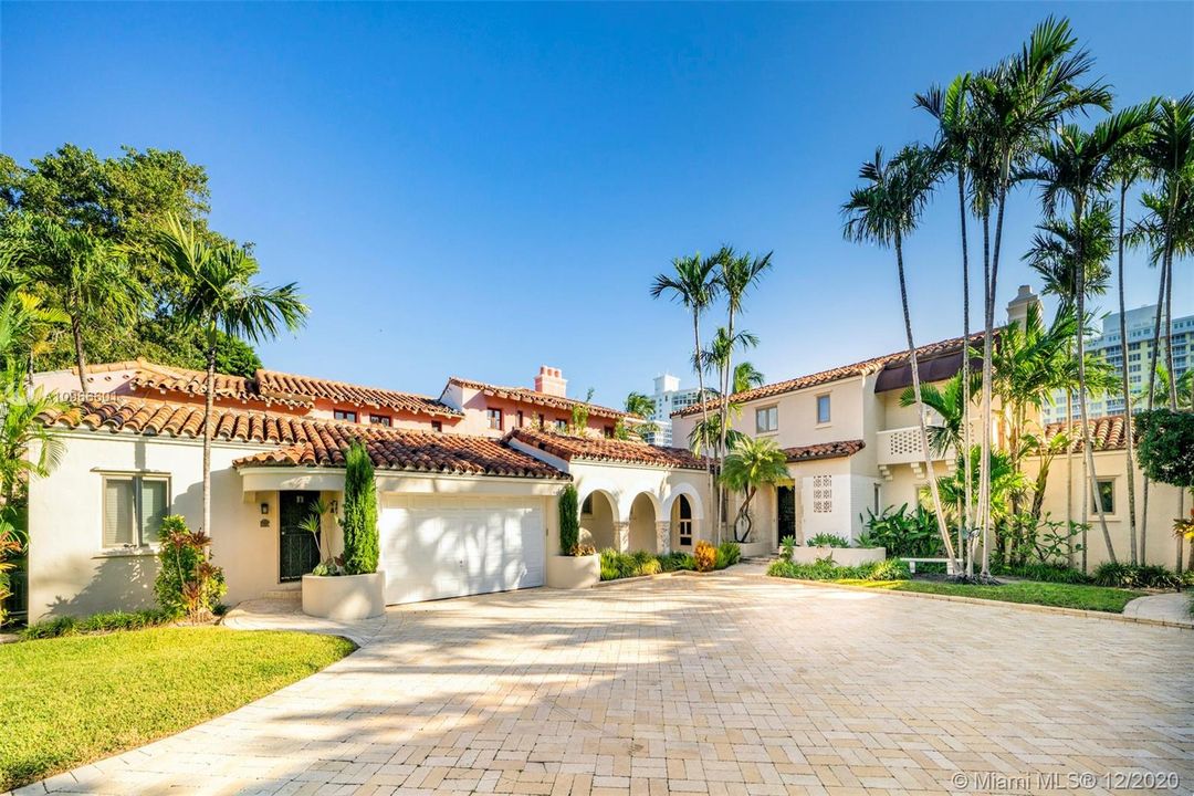 Recently Sold: $4,495,000 (5 beds, 6 baths, 3194 Square Feet)