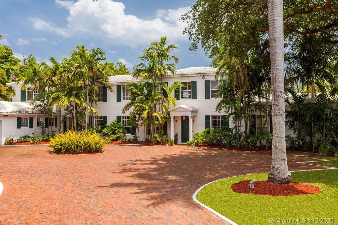 Recently Sold: $4,000,000 (5 beds, 5 baths, 5974 Square Feet)