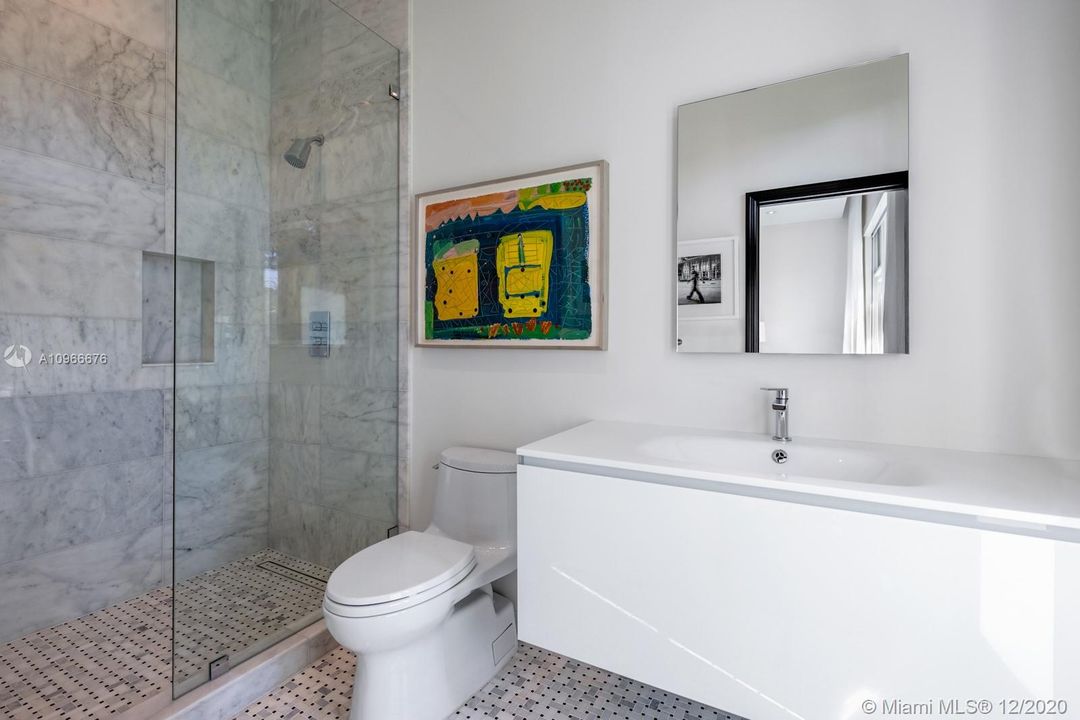 最近售出: $14,900,000 (5 贝兹, 5 浴室, 6096 平方英尺)