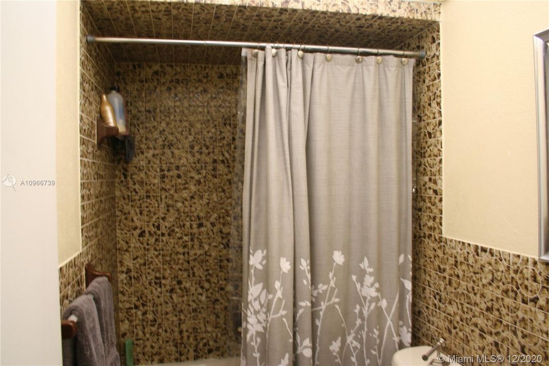 Недавно продано: $535,000 (2 спален, 2 ванн, 1978 Квадратных фут)