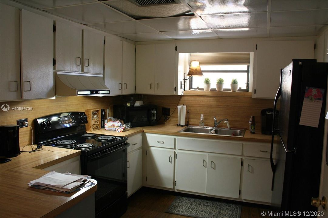 Недавно продано: $535,000 (2 спален, 2 ванн, 1978 Квадратных фут)