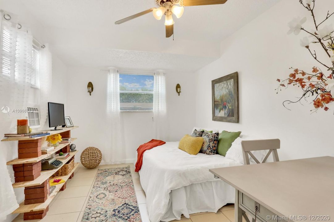 Recientemente alquilado: $995 (1 camas, 1 baños, 0 Pies cuadrados)