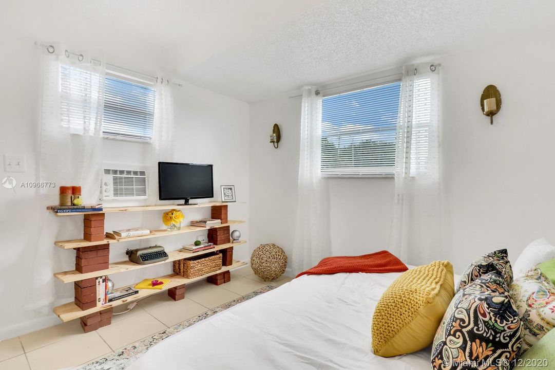 Recientemente alquilado: $995 (1 camas, 1 baños, 0 Pies cuadrados)