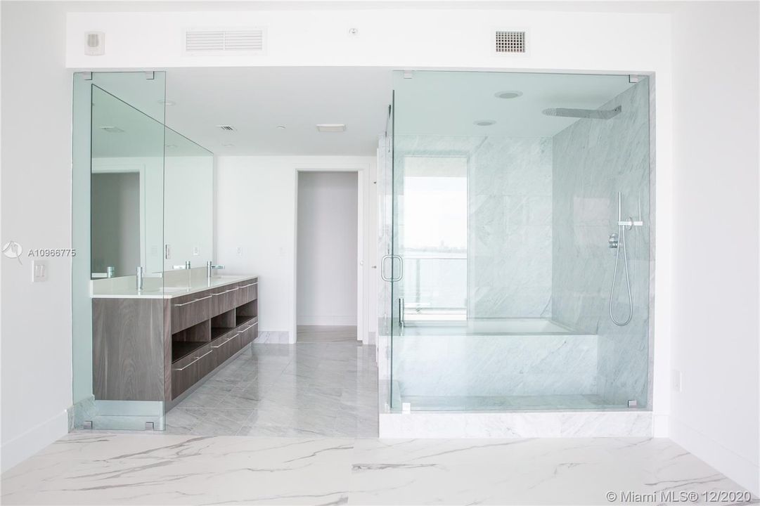最近售出: $900,000 (3 贝兹, 3 浴室, 1526 平方英尺)