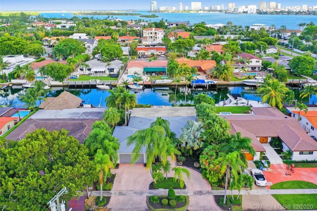 Recently Sold: $1,679,000 (4 beds, 3 baths, 2354 Square Feet)