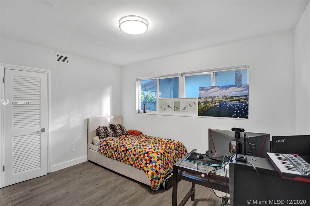 Recently Sold: $1,679,000 (4 beds, 3 baths, 2354 Square Feet)