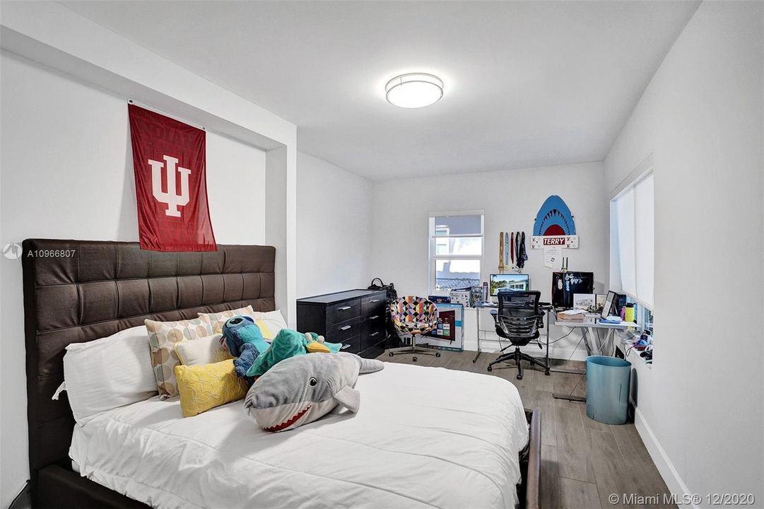 Recently Sold: $1,679,000 (4 beds, 3 baths, 2354 Square Feet)