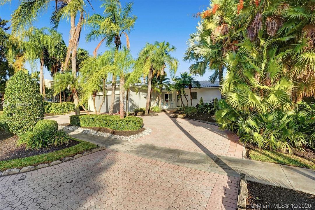 Recently Sold: $1,679,000 (4 beds, 3 baths, 2354 Square Feet)