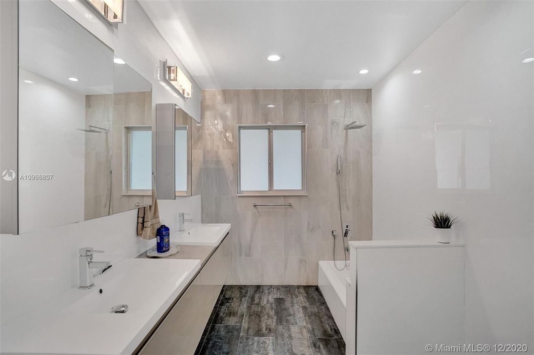 Recently Sold: $1,679,000 (4 beds, 3 baths, 2354 Square Feet)
