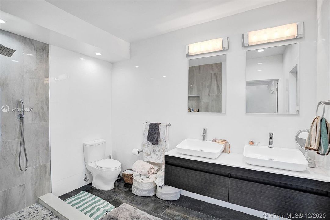 Recently Sold: $1,679,000 (4 beds, 3 baths, 2354 Square Feet)