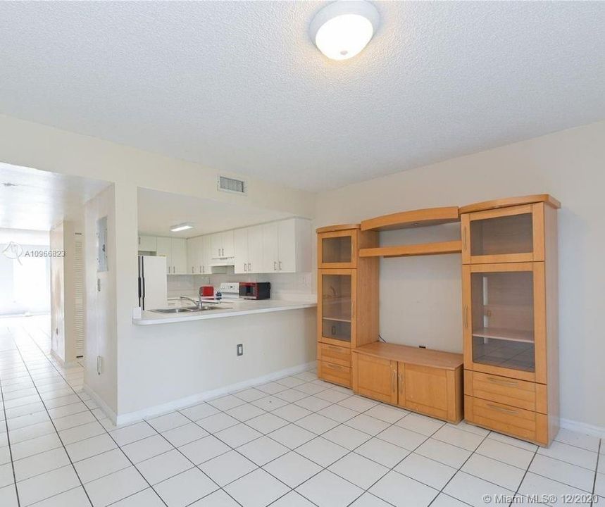 Recently Rented: $2,000 (3 beds, 2 baths, 1520 Square Feet)