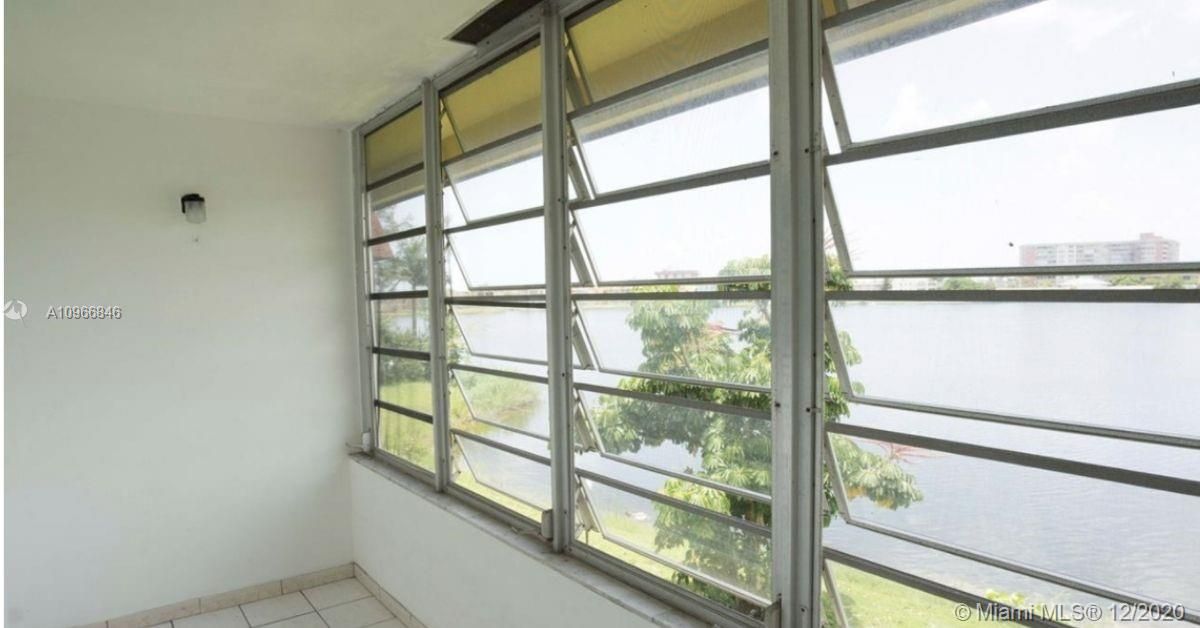Recently Rented: $1,240 (1 beds, 1 baths, 954 Square Feet)