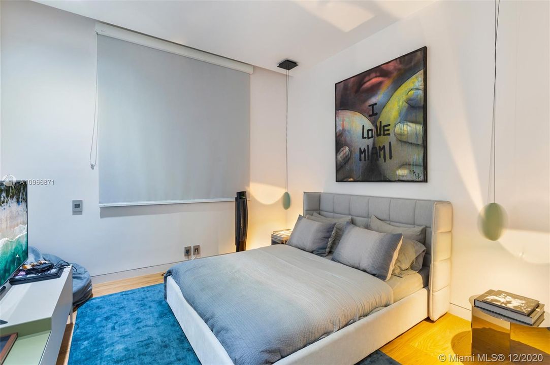 Vendido Recientemente: $3,300,000 (5 camas, 5 baños, 3617 Pies cuadrados)