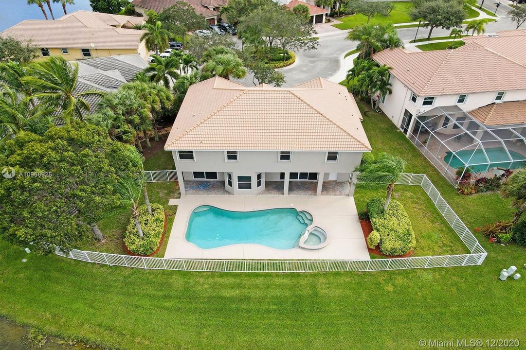 Vendido Recientemente: $879,900 (5 camas, 4 baños, 3465 Pies cuadrados)