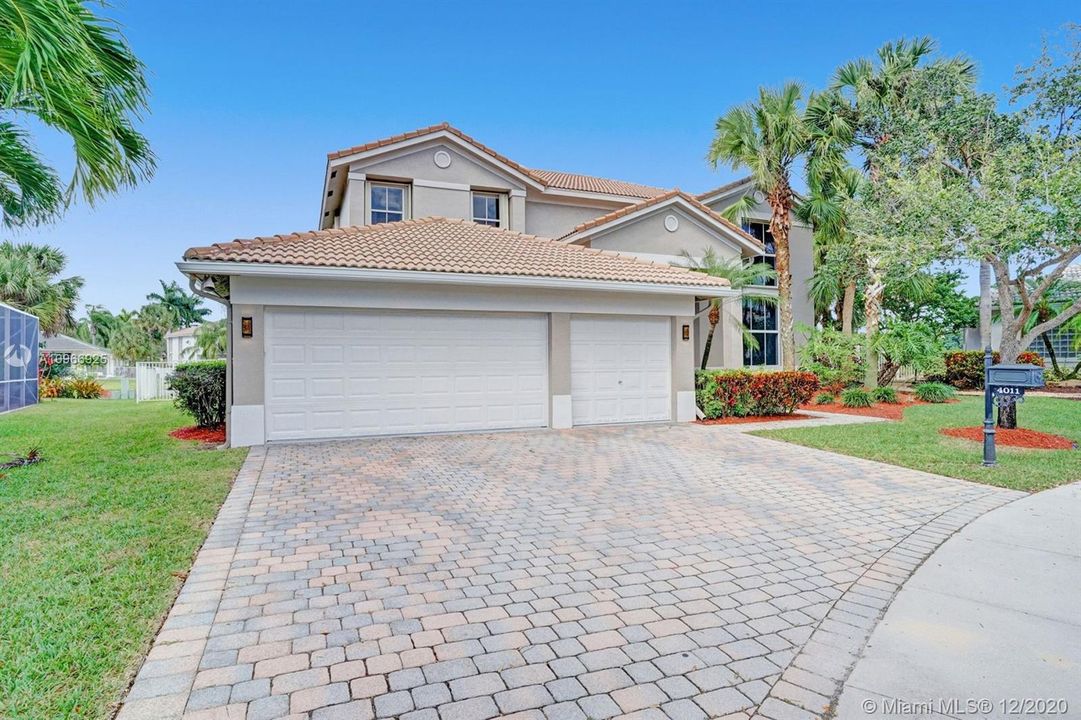 Vendido Recientemente: $879,900 (5 camas, 4 baños, 3465 Pies cuadrados)