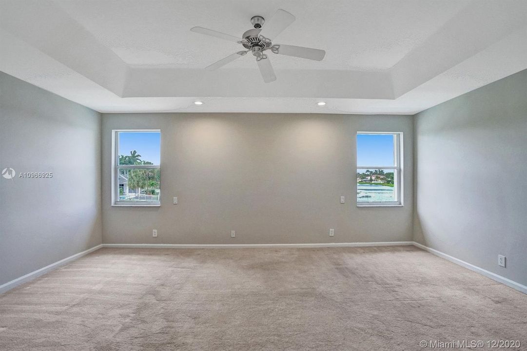 Vendido Recientemente: $879,900 (5 camas, 4 baños, 3465 Pies cuadrados)