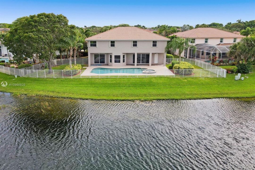 Vendido Recientemente: $879,900 (5 camas, 4 baños, 3465 Pies cuadrados)