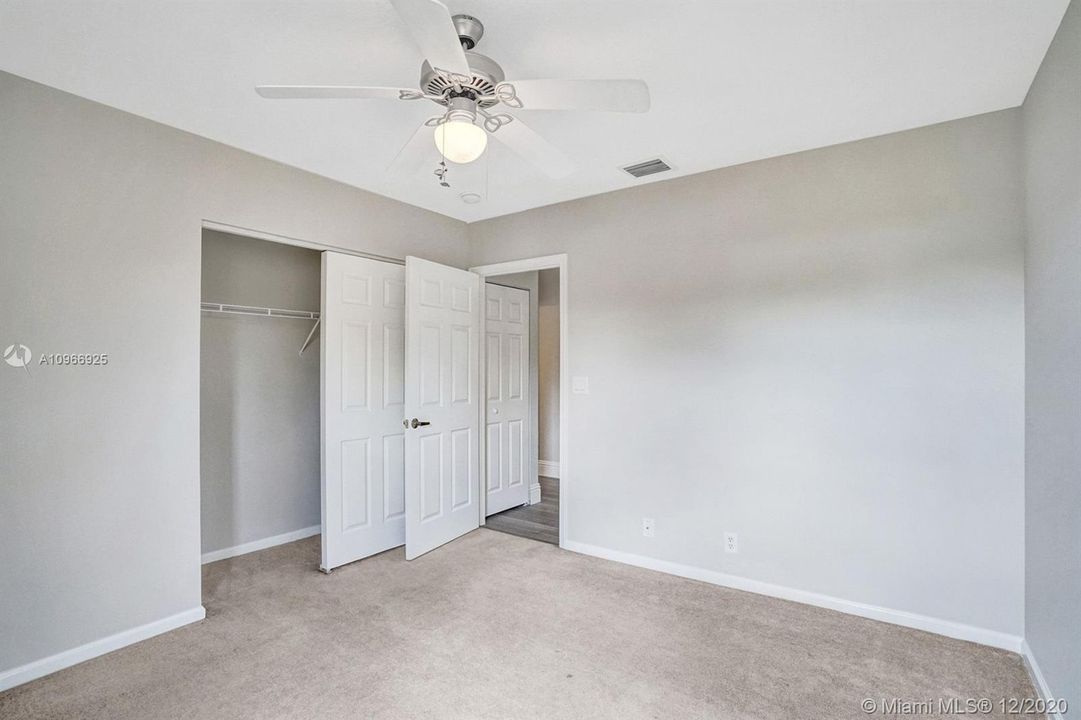 Vendido Recientemente: $879,900 (5 camas, 4 baños, 3465 Pies cuadrados)