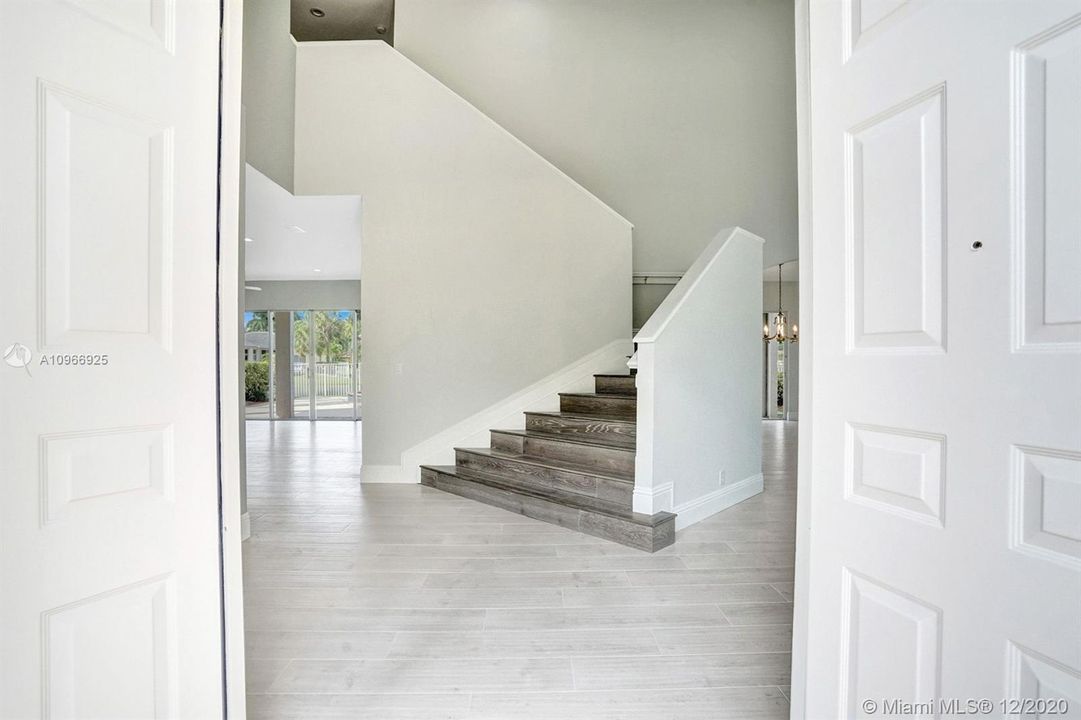 Vendido Recientemente: $879,900 (5 camas, 4 baños, 3465 Pies cuadrados)