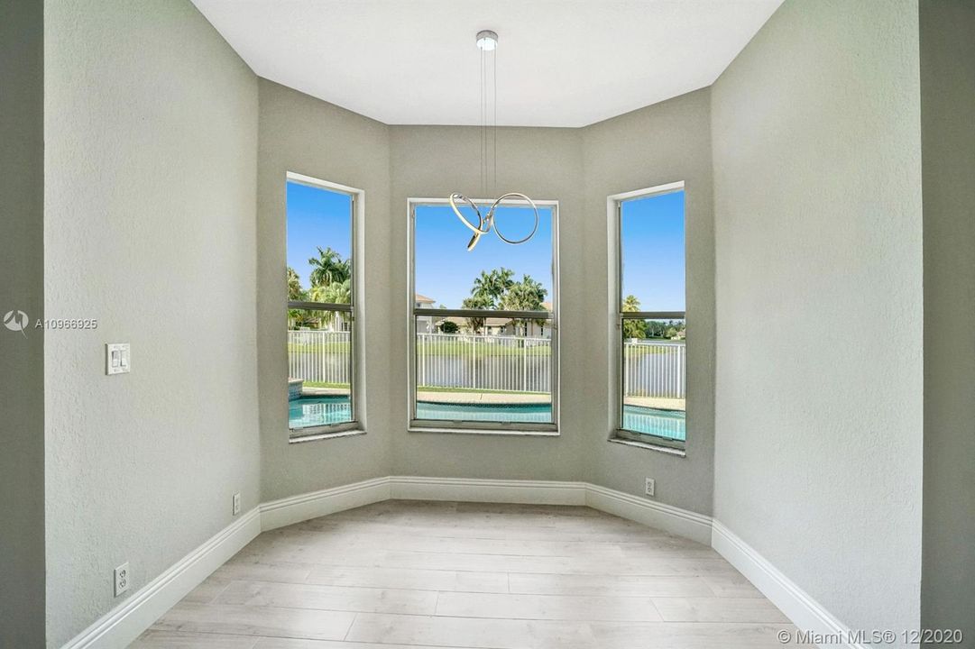 Vendido Recientemente: $879,900 (5 camas, 4 baños, 3465 Pies cuadrados)