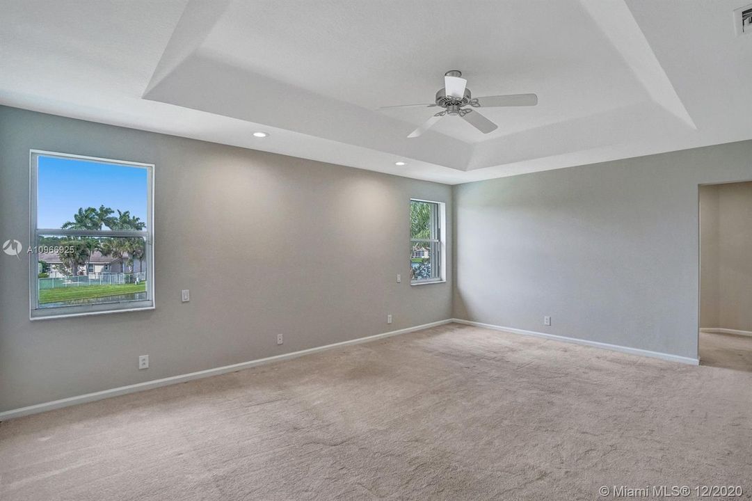Vendido Recientemente: $879,900 (5 camas, 4 baños, 3465 Pies cuadrados)