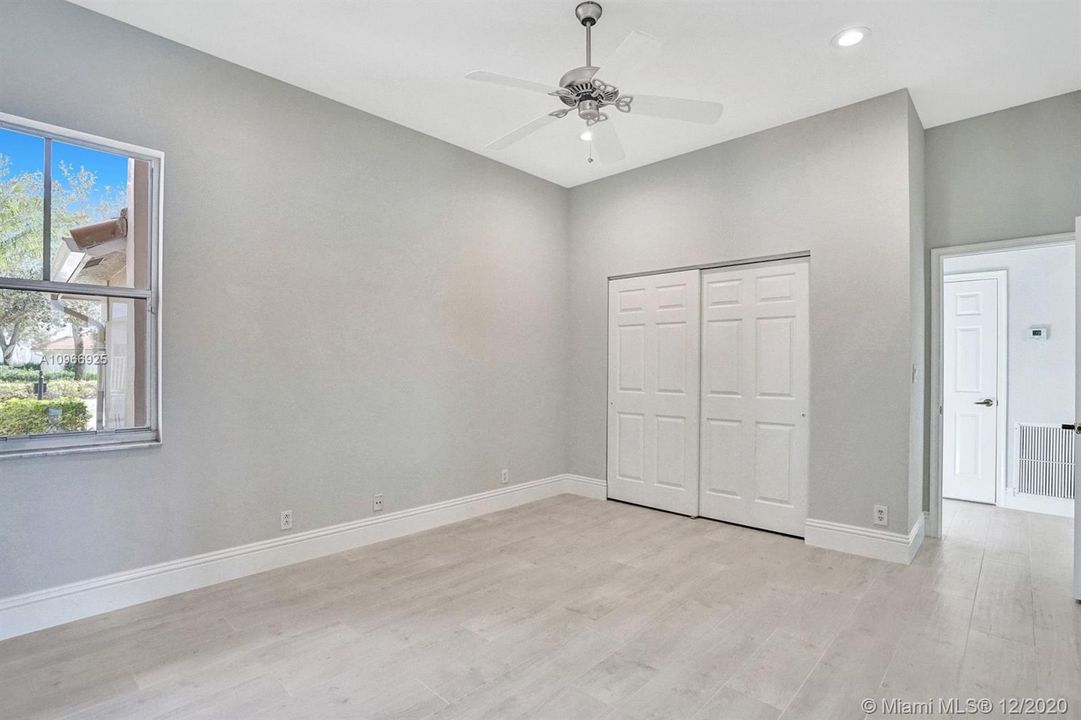 Vendido Recientemente: $879,900 (5 camas, 4 baños, 3465 Pies cuadrados)