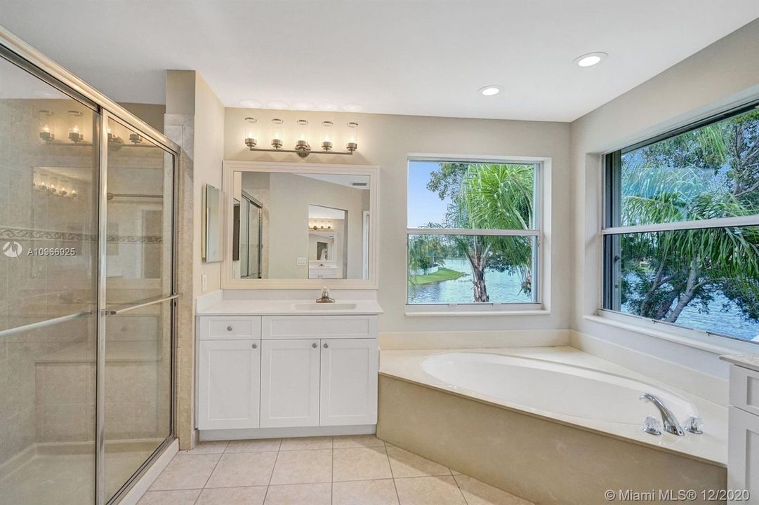 Vendido Recientemente: $879,900 (5 camas, 4 baños, 3465 Pies cuadrados)