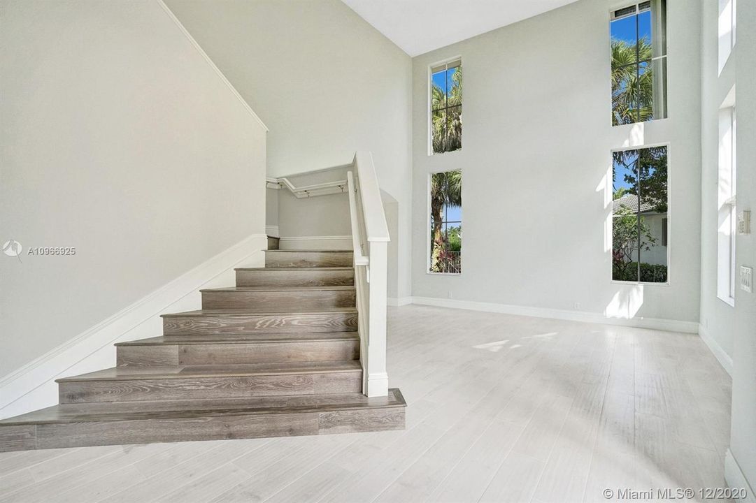Vendido Recientemente: $879,900 (5 camas, 4 baños, 3465 Pies cuadrados)