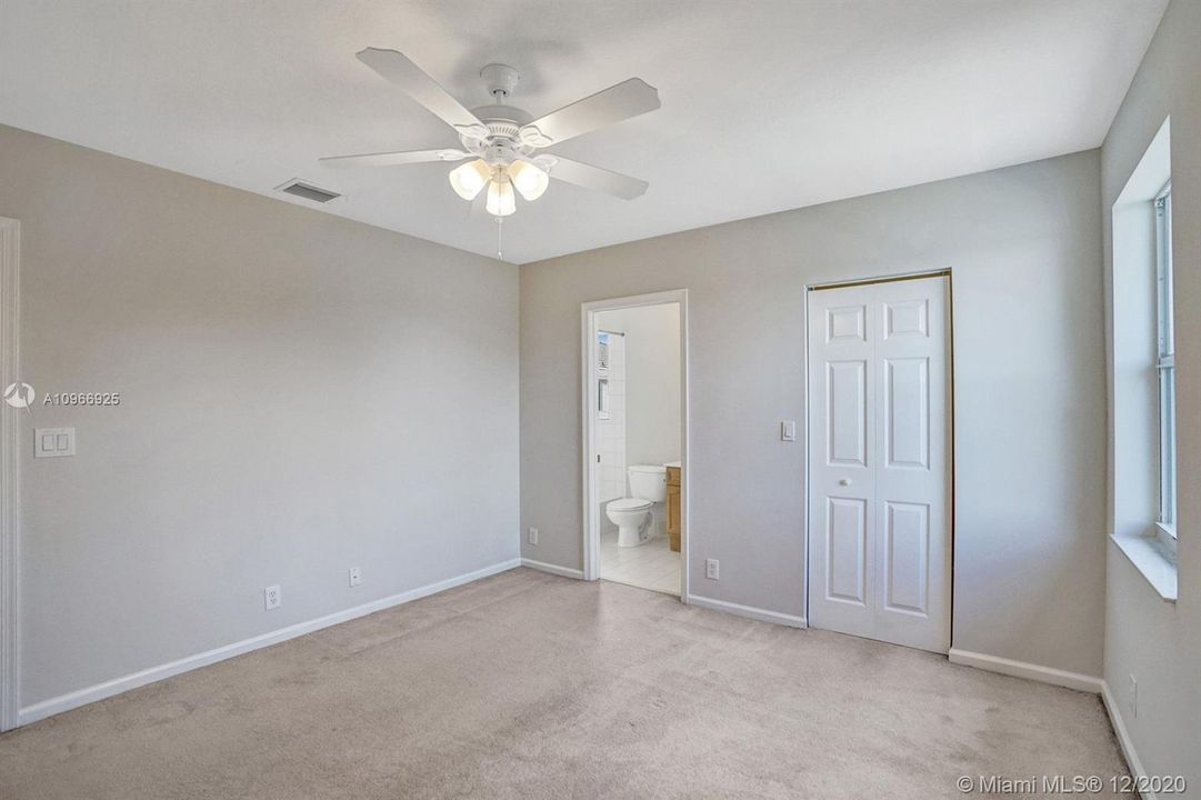 Vendido Recientemente: $879,900 (5 camas, 4 baños, 3465 Pies cuadrados)